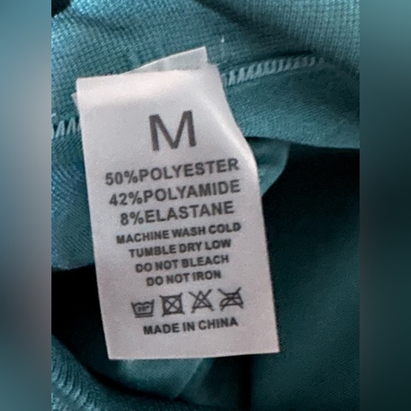 🌟NWOT🌟 Women's Shorts-Size Medium - Picture 3 of 3